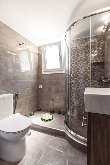 Naxian Asset Άγιος Αρσένιος - Μοντέρνο και ευρύχωρο μπάνιο