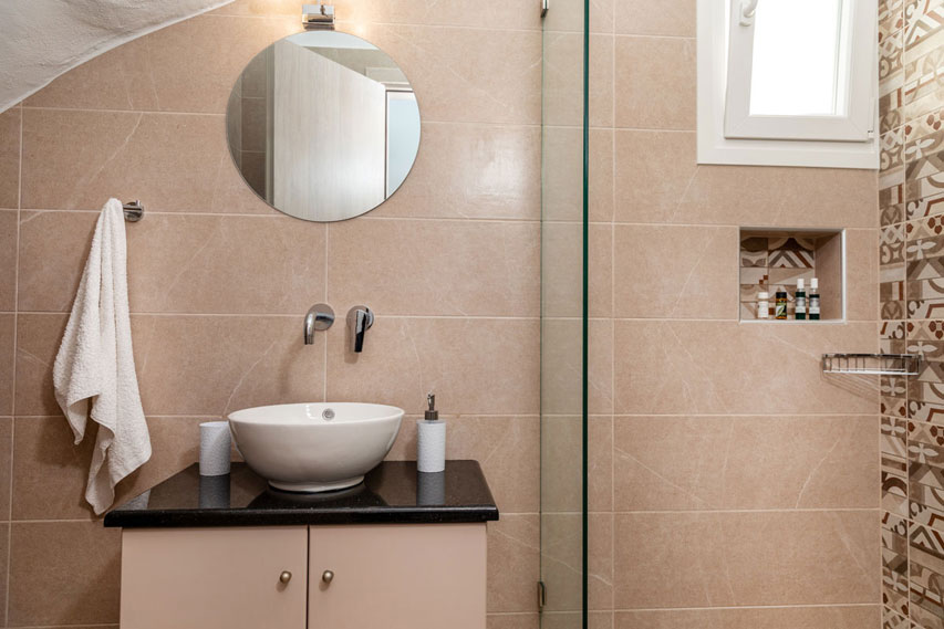 Naxian Asset Άγιος Αρσένιος - Μοντέρνο και ευρύχωρο μπάνιο