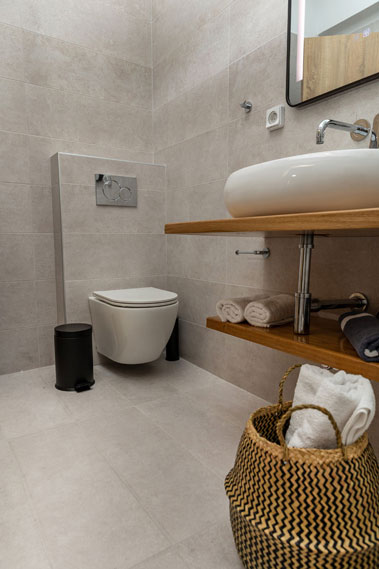 Naxian Asset Χώρα - Μοντέρνο και ευρύχωρο μπάνιο