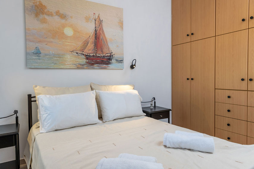 Naxian Asset Χώρα - Υπνοδωμάτιο με διπλό κρεβάτι